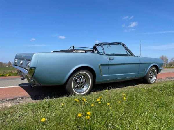 classicos_blauwe_mustang_trouwauto
