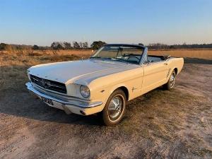 1_classicos_trouwauto_huren_witte_mustang